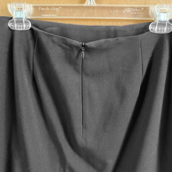 Requirements Black Skirt in size 10 - Picture 3 of 7